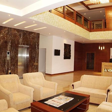 Hotel Parijatha Gateway Bangalore Esterno foto