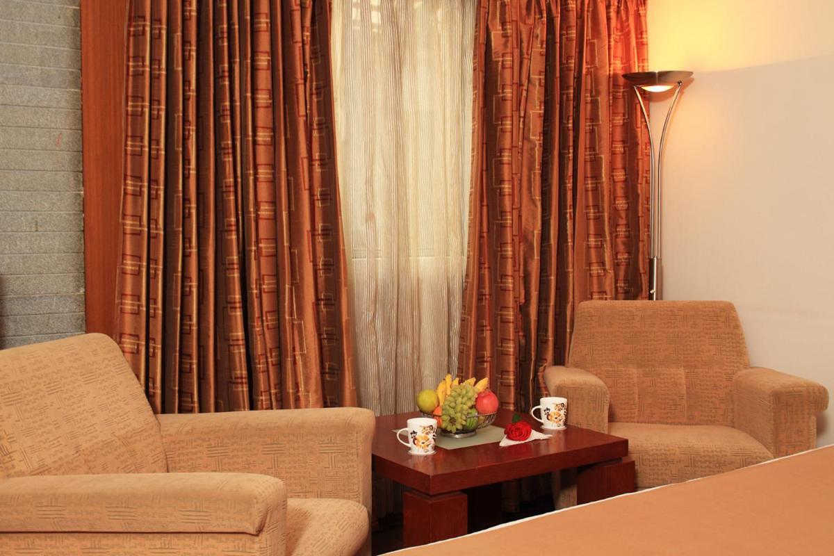Hotel Parijatha Gateway Bangalore Esterno foto