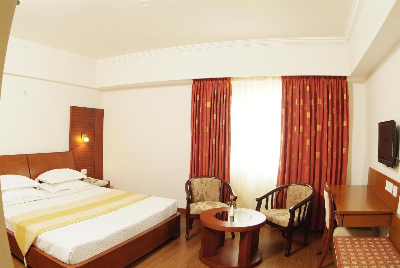 Hotel Parijatha Gateway Bangalore Esterno foto