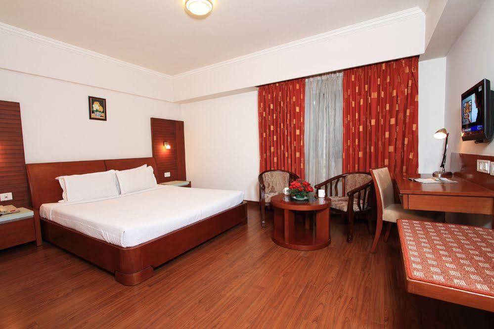 Hotel Parijatha Gateway Bangalore Esterno foto