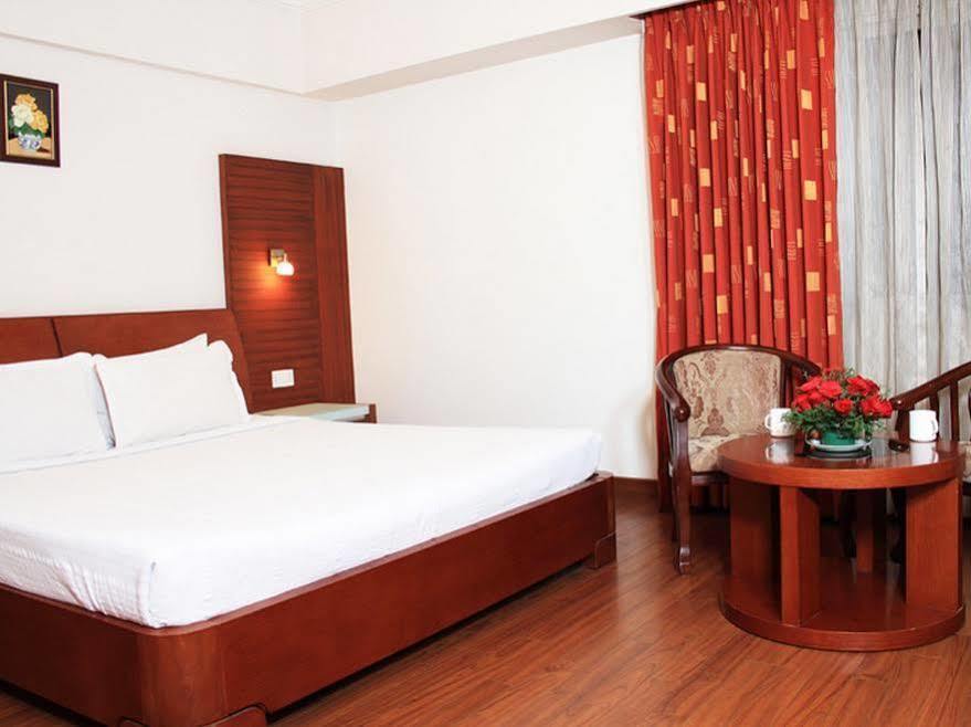 Hotel Parijatha Gateway Bangalore Esterno foto